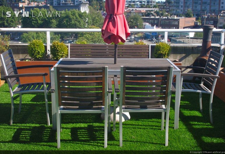 Artificial grass roof with table and chairs