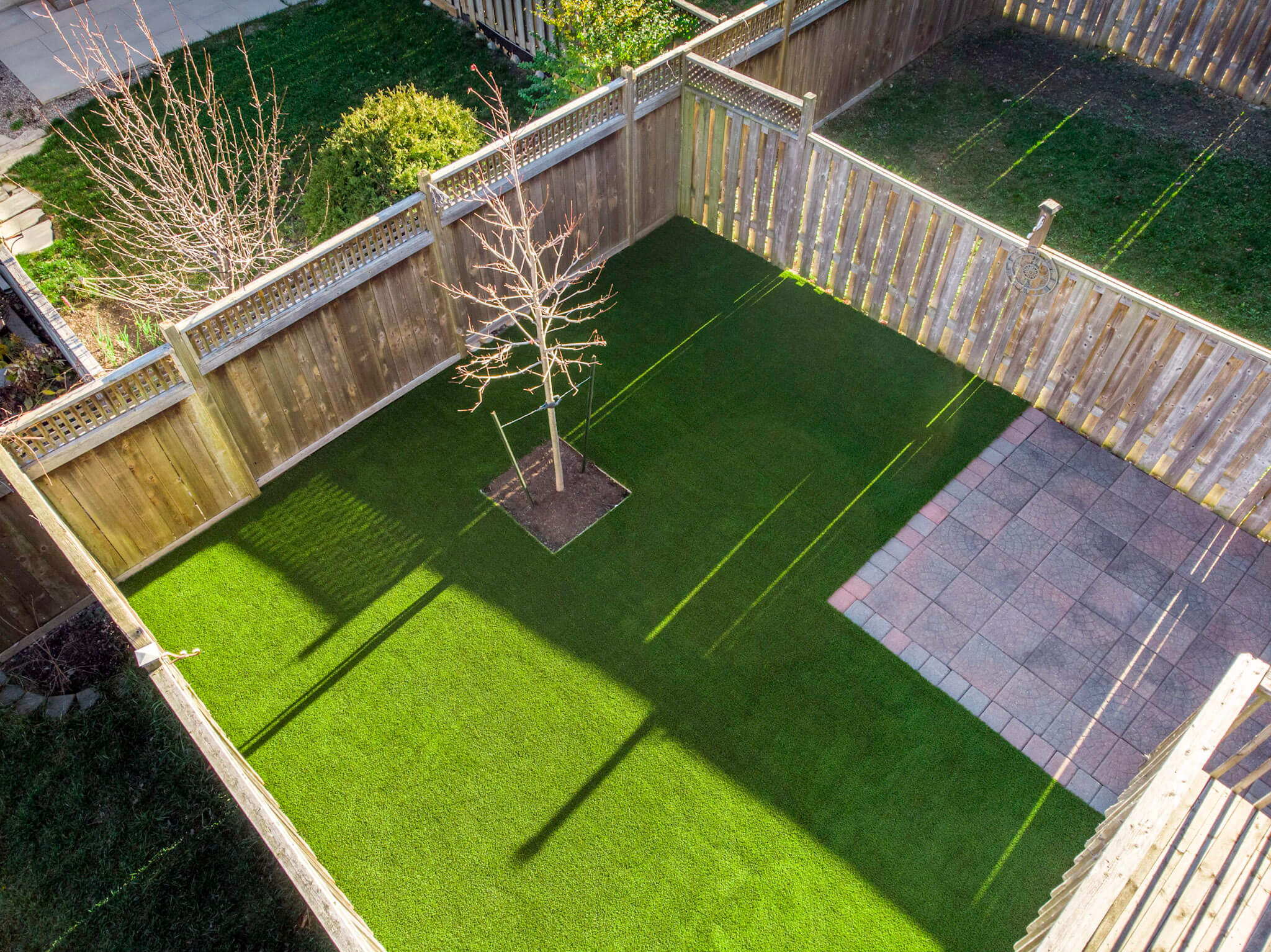 Artificial grass backyard installed by SYNLawn