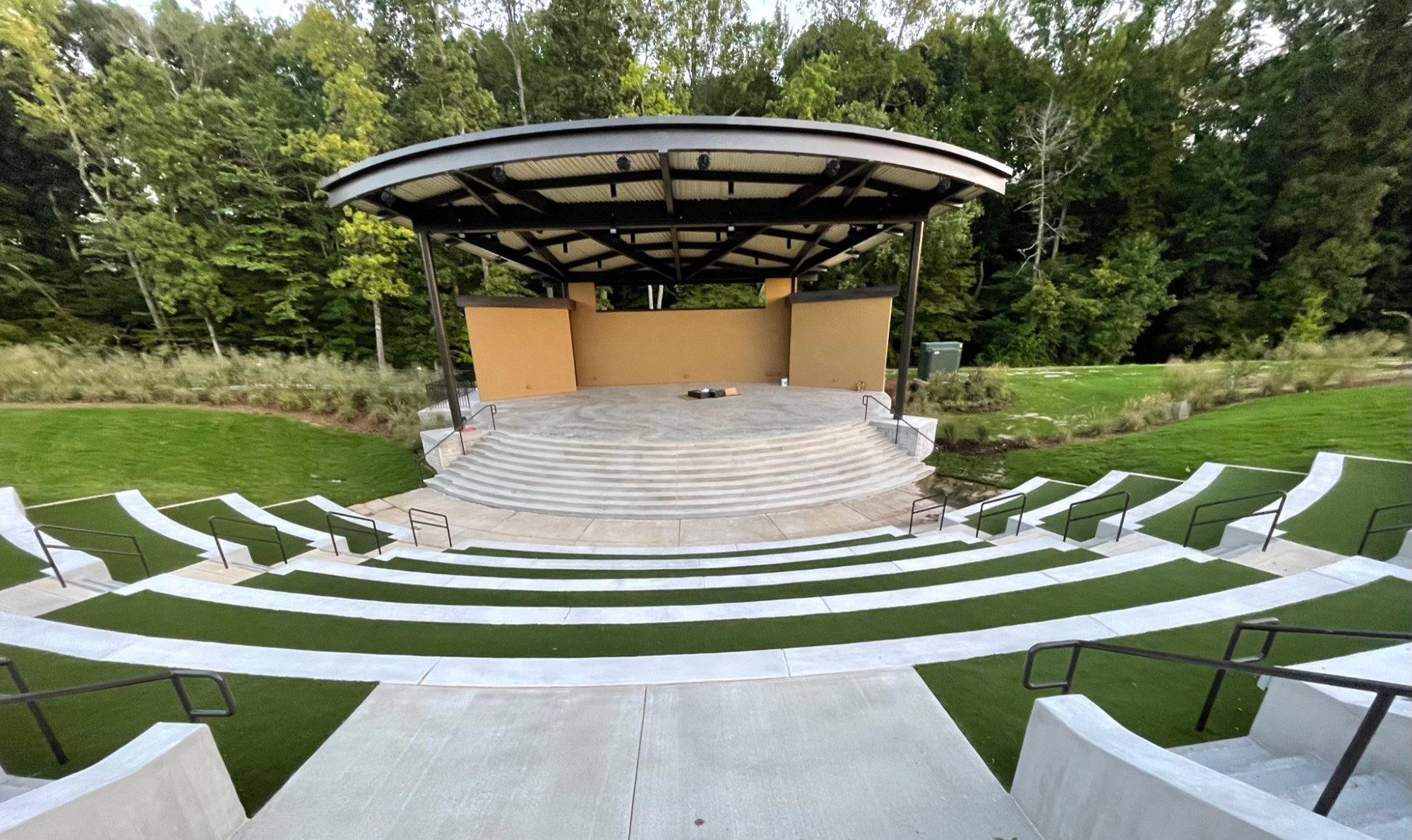 Artificial grass amphitheater installed by SYNLawn