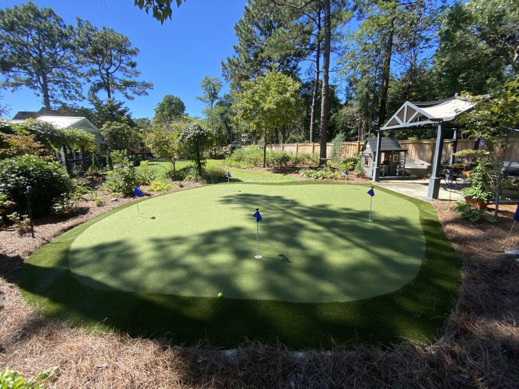 Residential putting green installed by SYNLawn