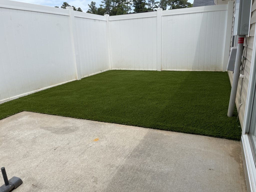 Artificial grass backyard pet lawn from SYNLawn