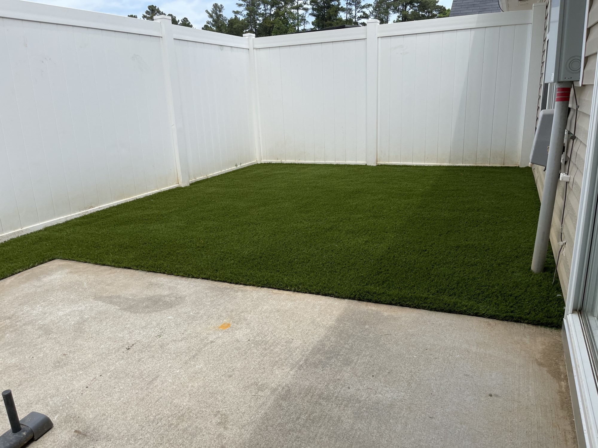 Artificial grass backyard lawn installed by SYNLawn