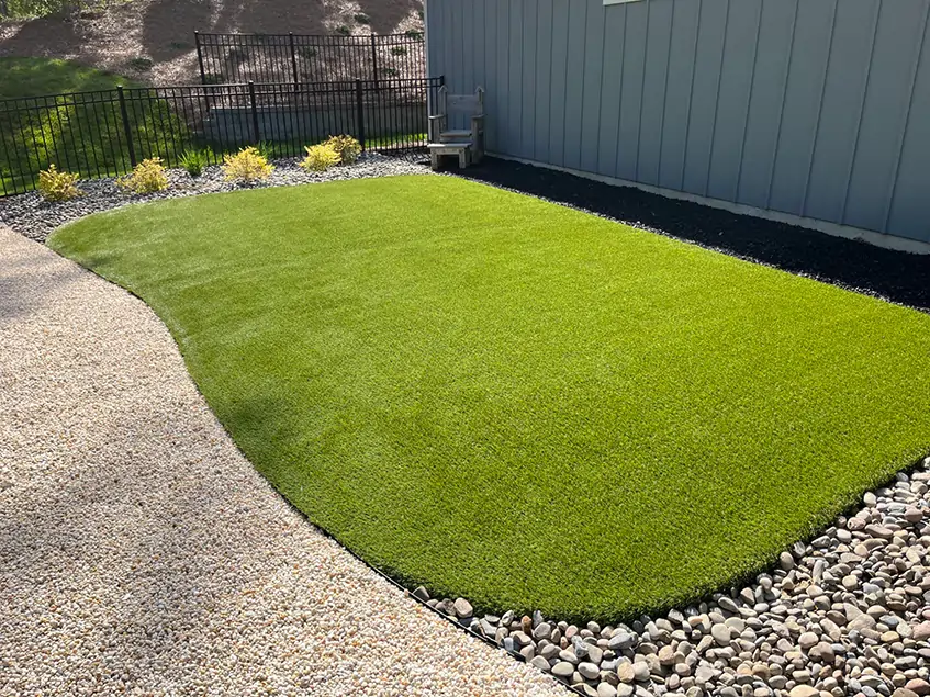 Residential pet turf lawn from SYNLawn